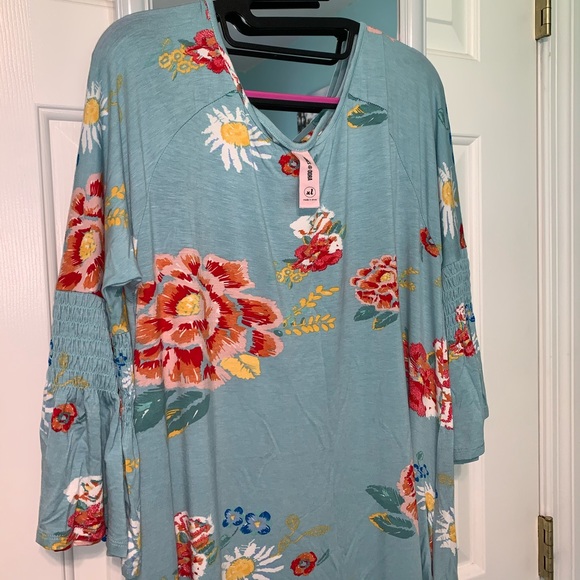 Agnes and Dora Bell Sleeve Dress - Picture 3 of 4